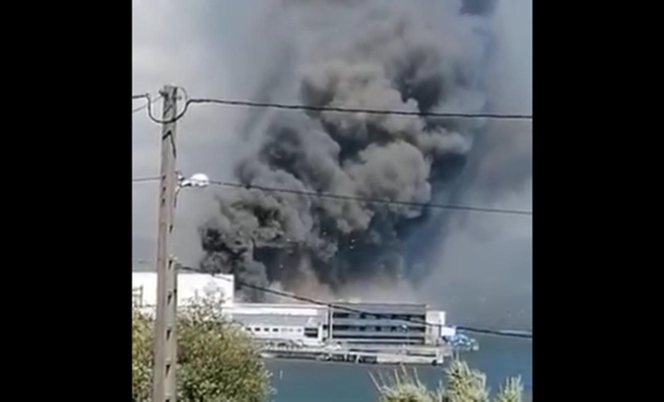Incendio en una fábrica conservera de Boiro