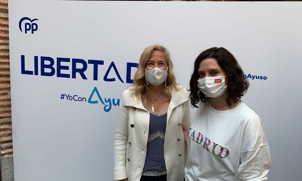 Rocío Albert junto a Isabel Díaz Ayuso durante la campaña de las elecciones madrileñas. 