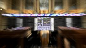 Imagen de los valores del Ibex 35 en el Palacio de la Bolsa. Fuente: Europa Press.