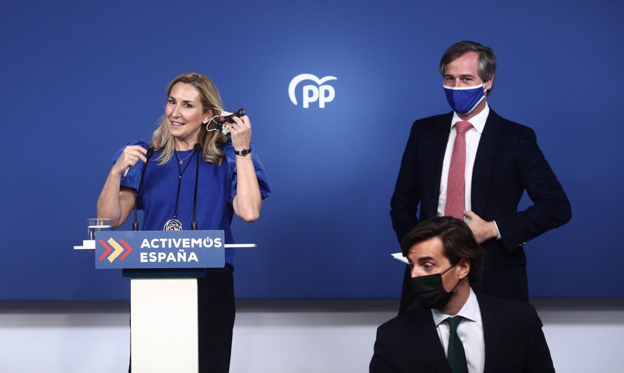 La vicesecretaria de Organización del PP, Ana Beltrán (i), y el vicesecretario de Territorial, Antonio González Terol (d), en una rueda de prensa. EP