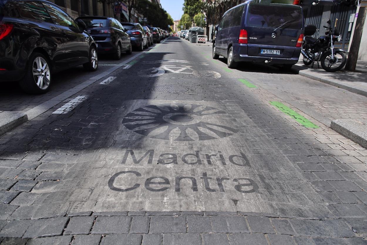 Distintivo de Madrid Central en Madrid (España), a 27 de julio de 2020.