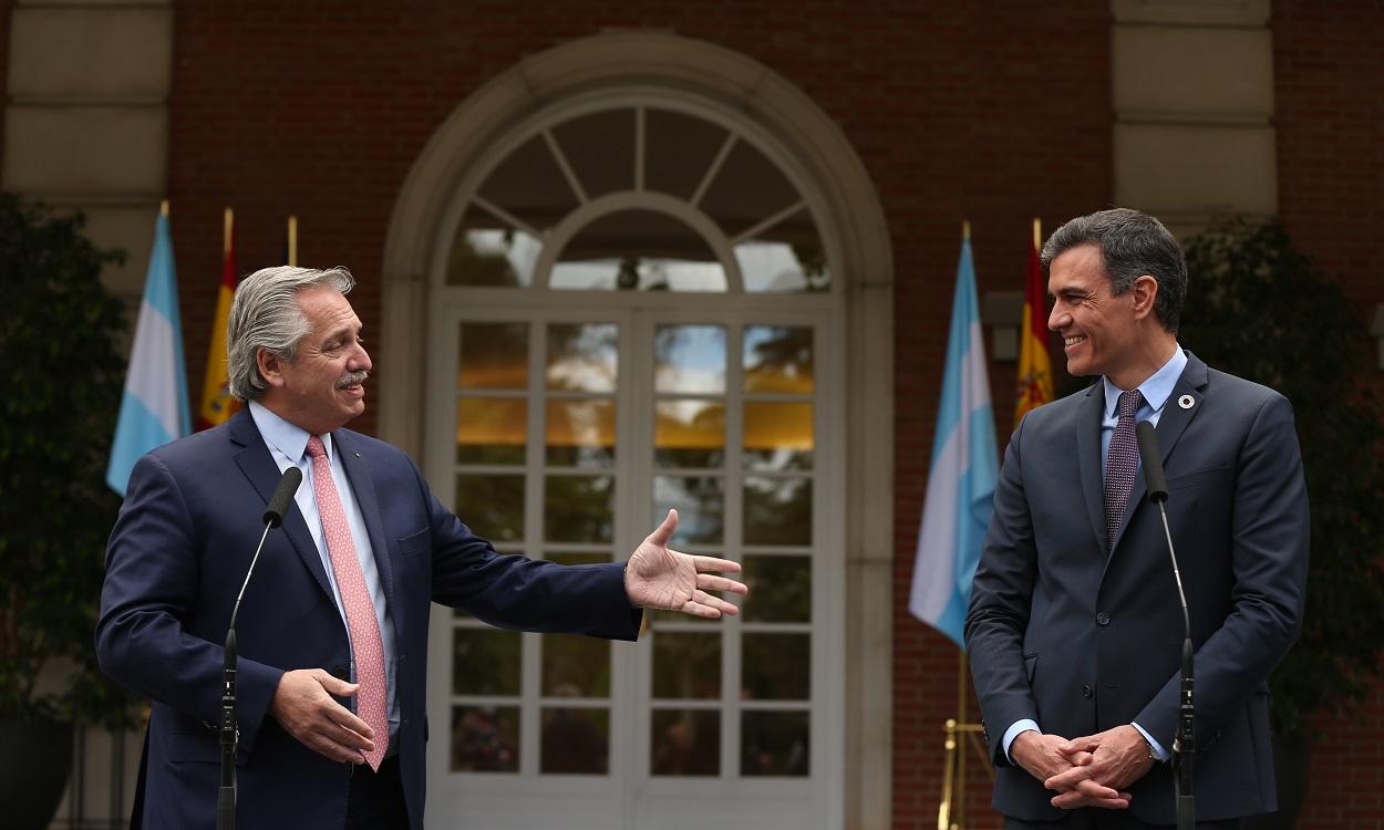 El presidente de la República Argentina, Alberto Fernández (i) y el presidente del Gobierno, Pedro Sánchez. EP