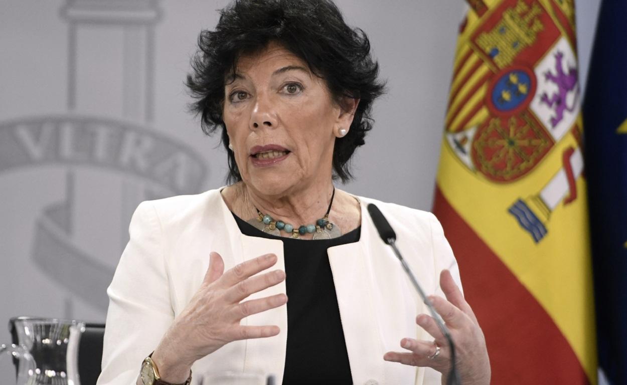 La exministra de Educación y Formación Profesional, Isabel Celaá, durante una rueda de prensa en el Palacio de la Moncloa. EP