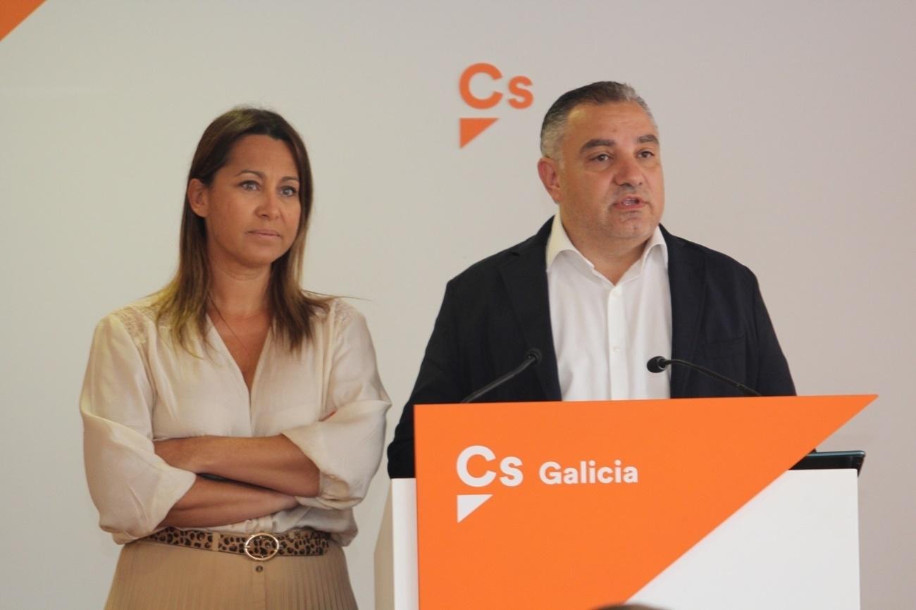 Laureano Bermejo junto con Beatriz Pino, candidata de Ciudadanos a la Xunta de Galicia en 2020 (Foto: Europa Press).