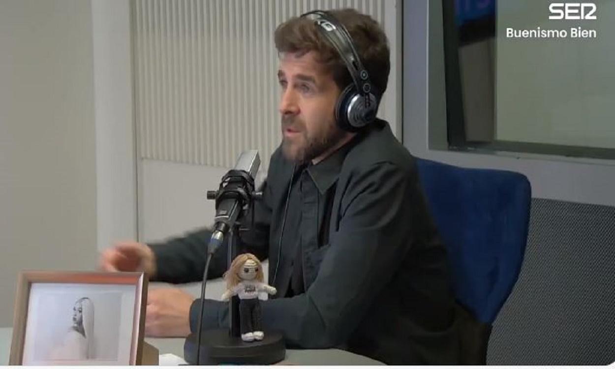 Gonzo en una entrevista de radio.