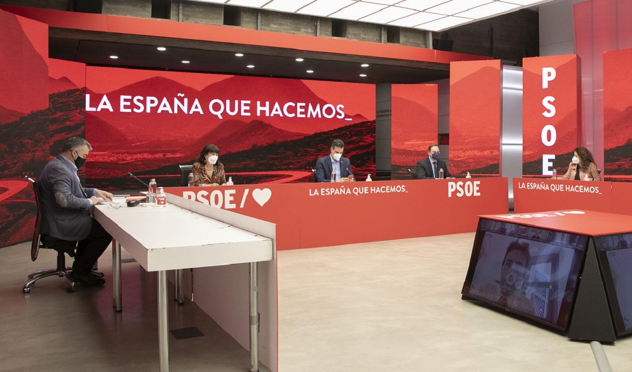 El presidente del PSOE, Pedro Sánchez, junto a miembros de la cúpula del PSOE. EP