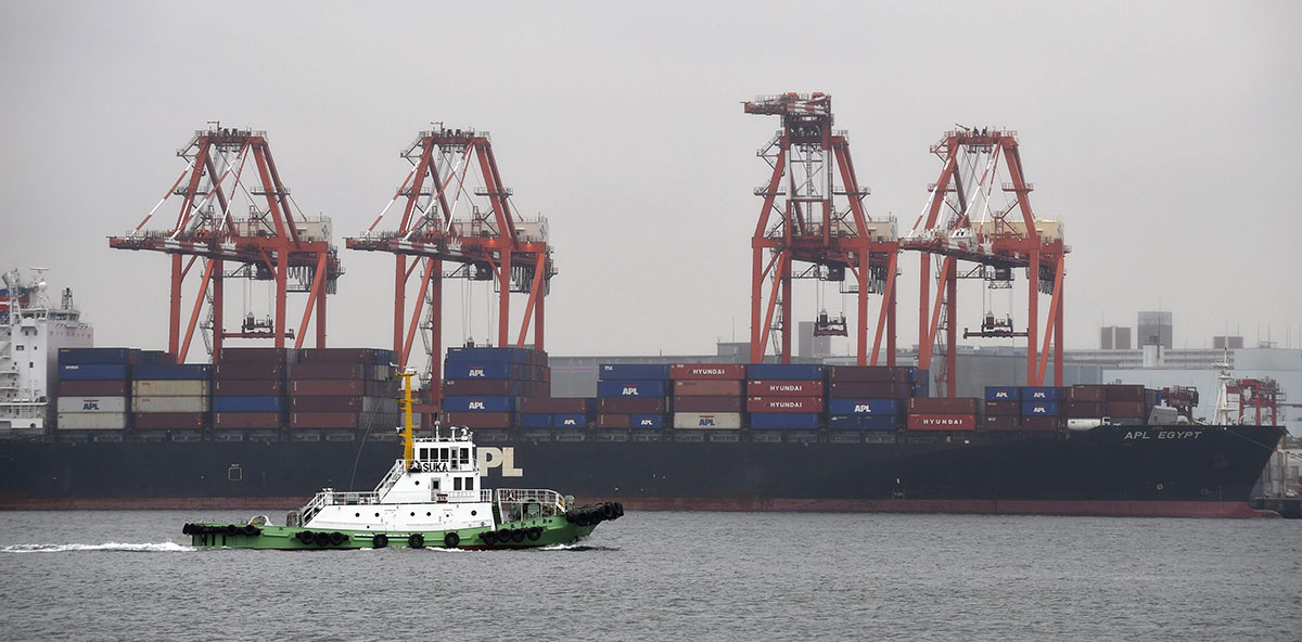 Carguero entrando en el Puerto de Algeciras 