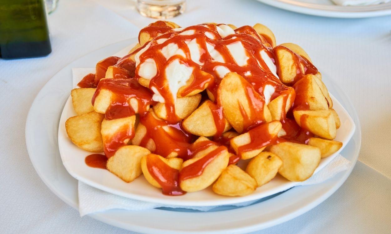 Patatas bravas típicas de Madrid.