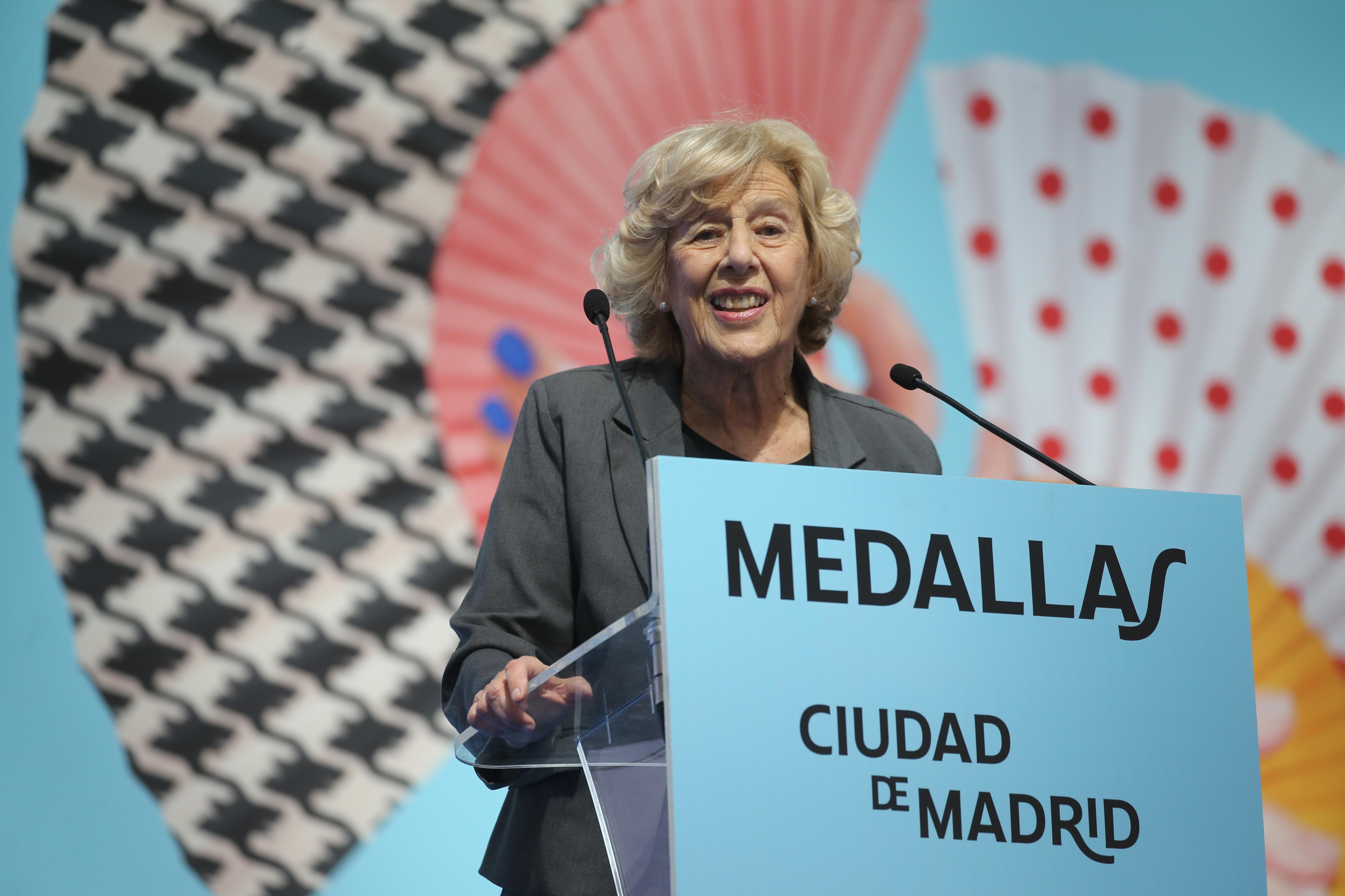 La exalcaldesa de Madrid Manuela Carmena interviene tras recibir una de las Medallas de Honor, Oro y Plata del Ayuntamiento de Madrid con motivo de la festividad de San Isidro, a 15 de mayo de 2021