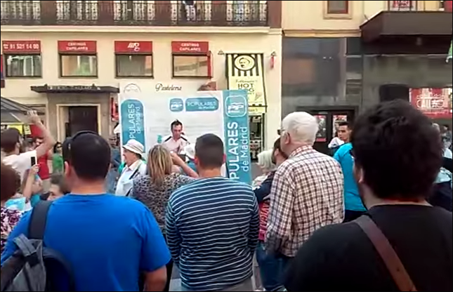 Los 'logros' del PP no convencen: un mitin en el centro de Madrid acaba con una pitada monumental
