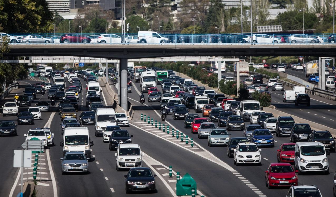 ráfico en la M30, tras el anuncio del estado de alarma en Madrid. EP