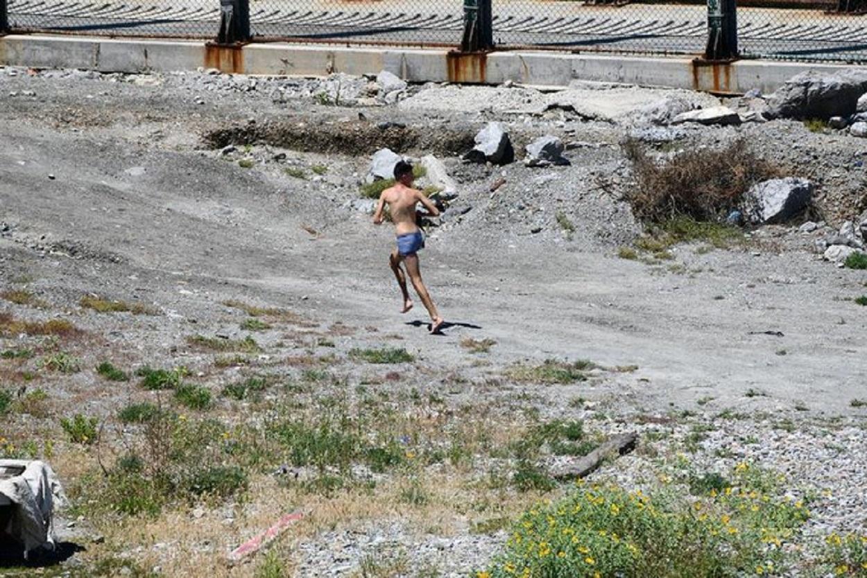 Más de 5.000 marroquíes entran irregularmente en Ceuta ante la pasividad de las fuerzas de seguridad del país vecino. Fuente: Europa Press.