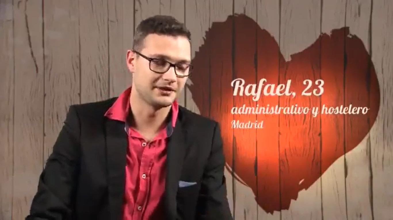 Rafa cuenta que es falangista, rumano y gay