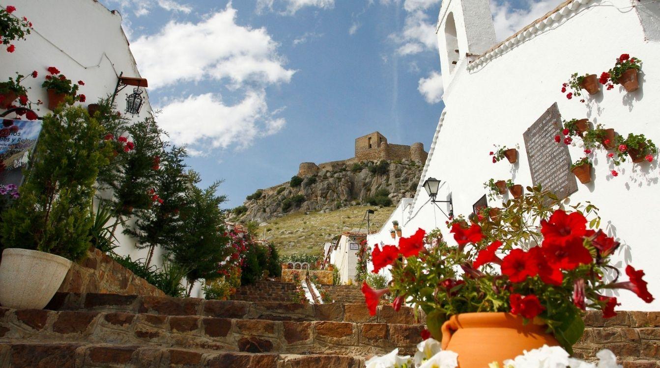 Escalera del Castillo de Belmez (en imagen), que ha obtenido el primer premio del concurso provincial de Patios de Córdoba, en la categoría de Rincones