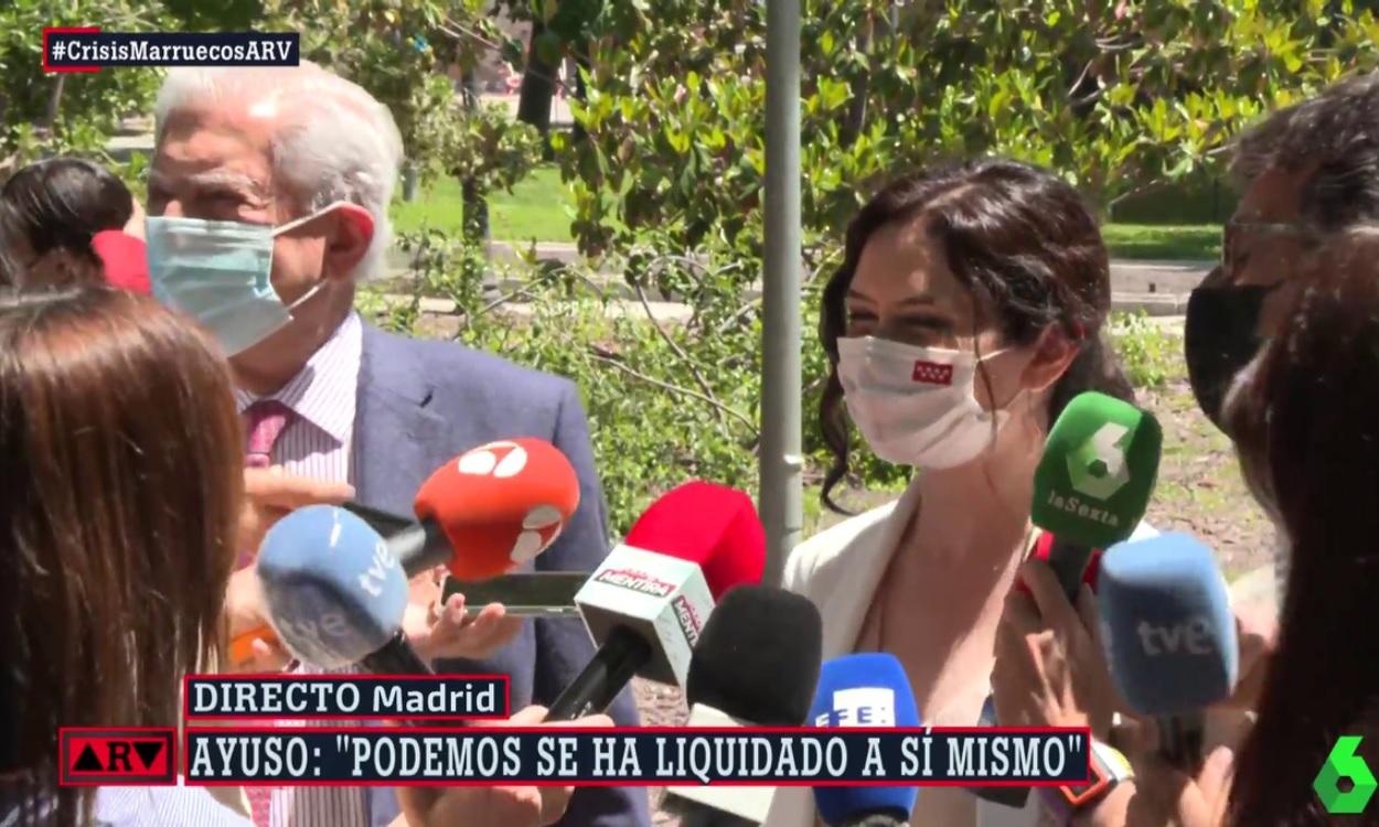 Mario Vargas Llosa con Ayuso en la presentación del libro de Esperanza Aguirre. Atresmedia