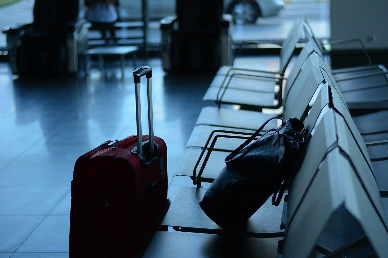 Imagen de recurso de unas maletas en un aeropuerto. Fuente: Pixabay.