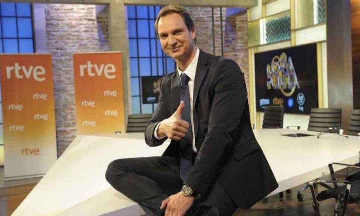 Javier Cárdenas en el plató de uno de sus programas, 'Hora Punta'. RTVE