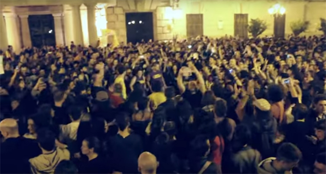 Los valencianos celebran a lo grande la salida de Barberá 