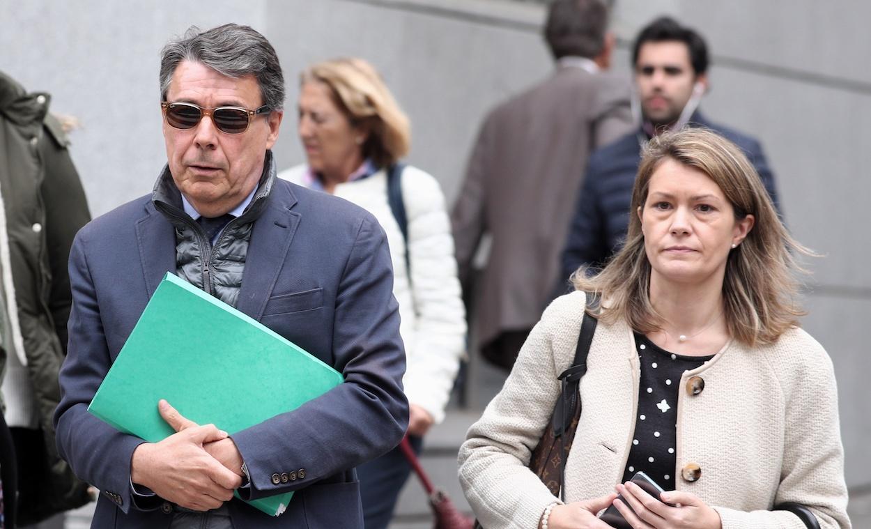 El expresidente madrileño Ignacio González sale de la Audiencia Nacional tras testificar el primero en relación a la presunta financiación ilegal del PP en el caso Púnica, en Madrid