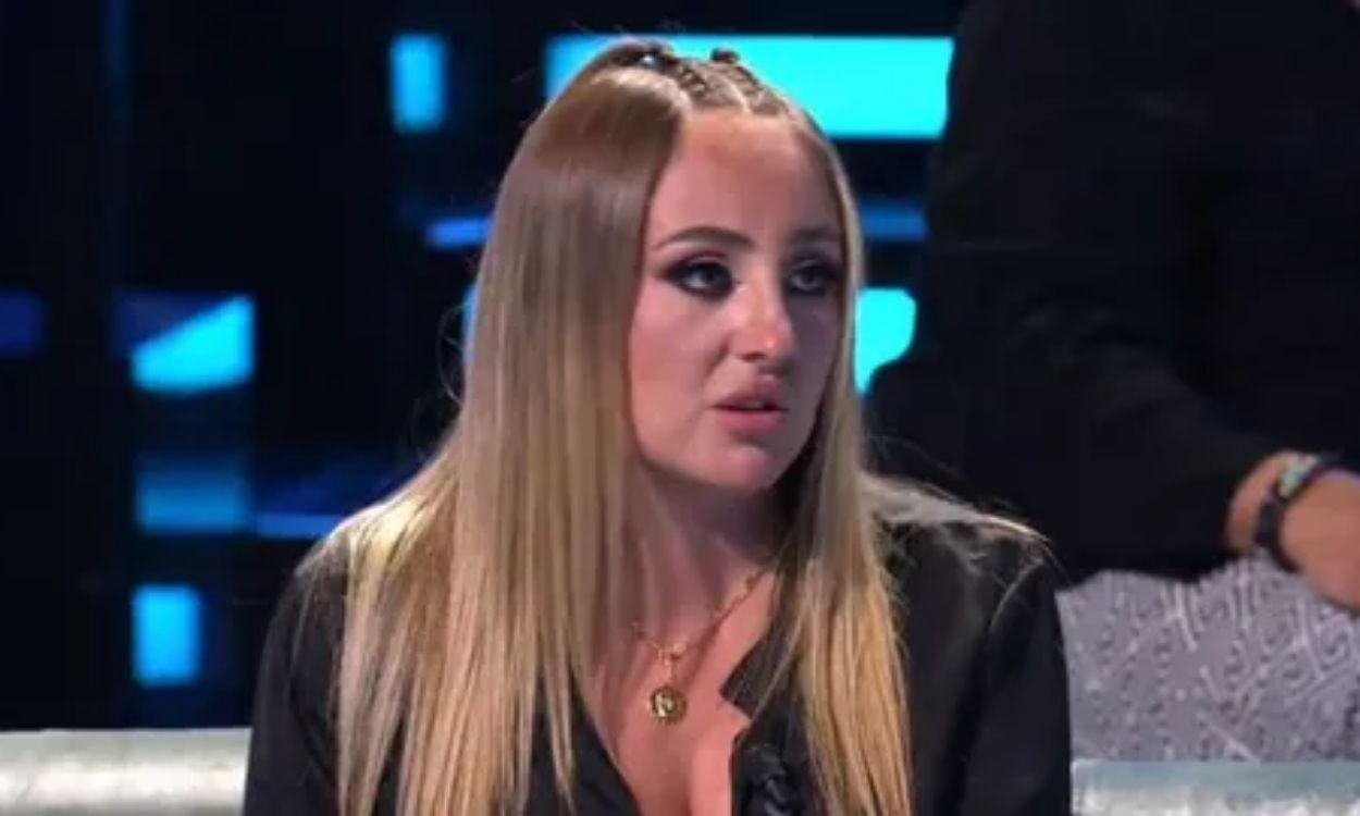 Rocío Flores en el plató de 'Supervivientes, en tierra de nadie'. Mediaset.