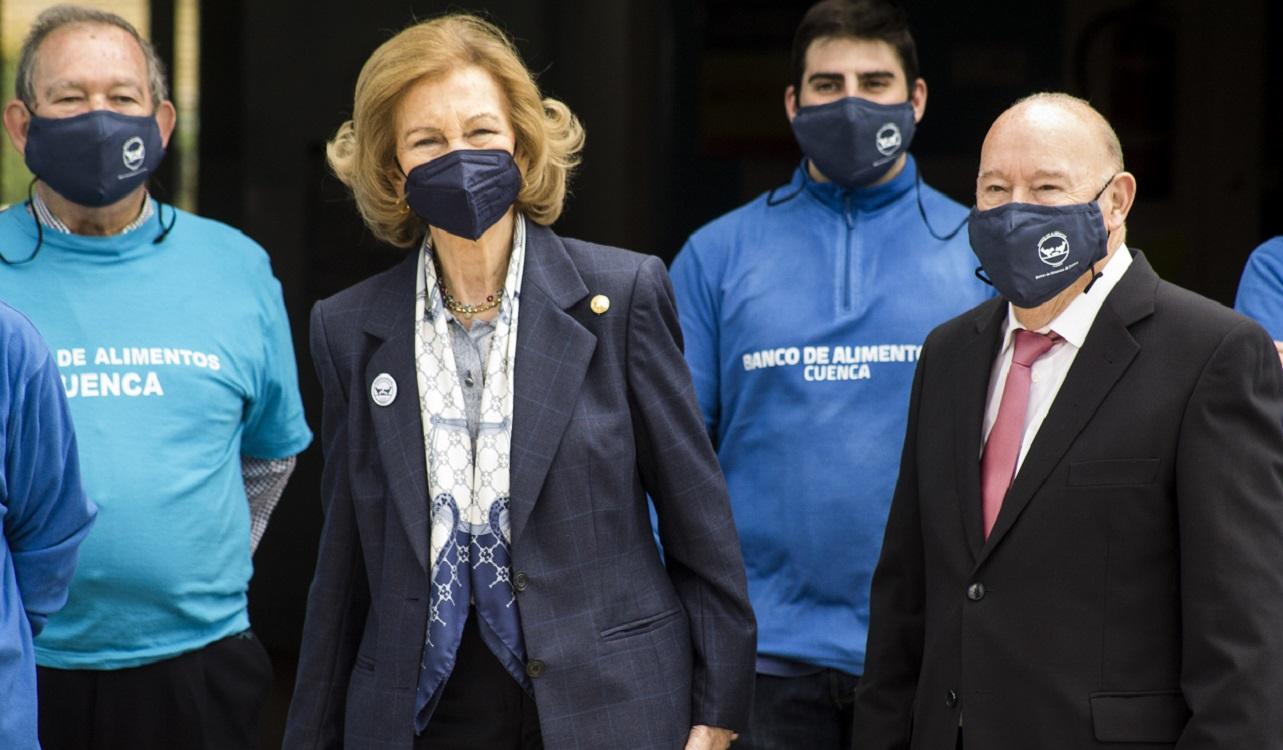 La Reina Sofía al presidente del Banco de Alimentos de Cuenca y voluntarios. EP Rubén Checa