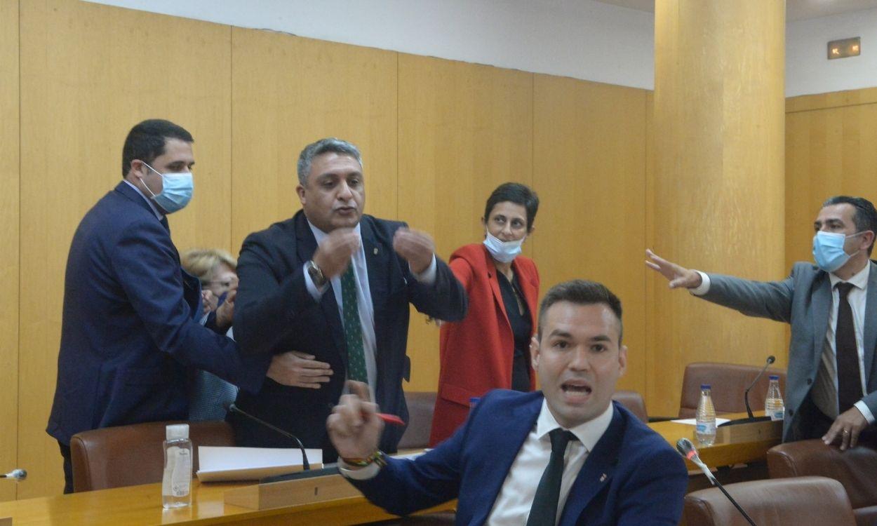 Un momento del pleno en Ceuta que tuvo que ser suspendido por el cruce de reproches entre los grupos