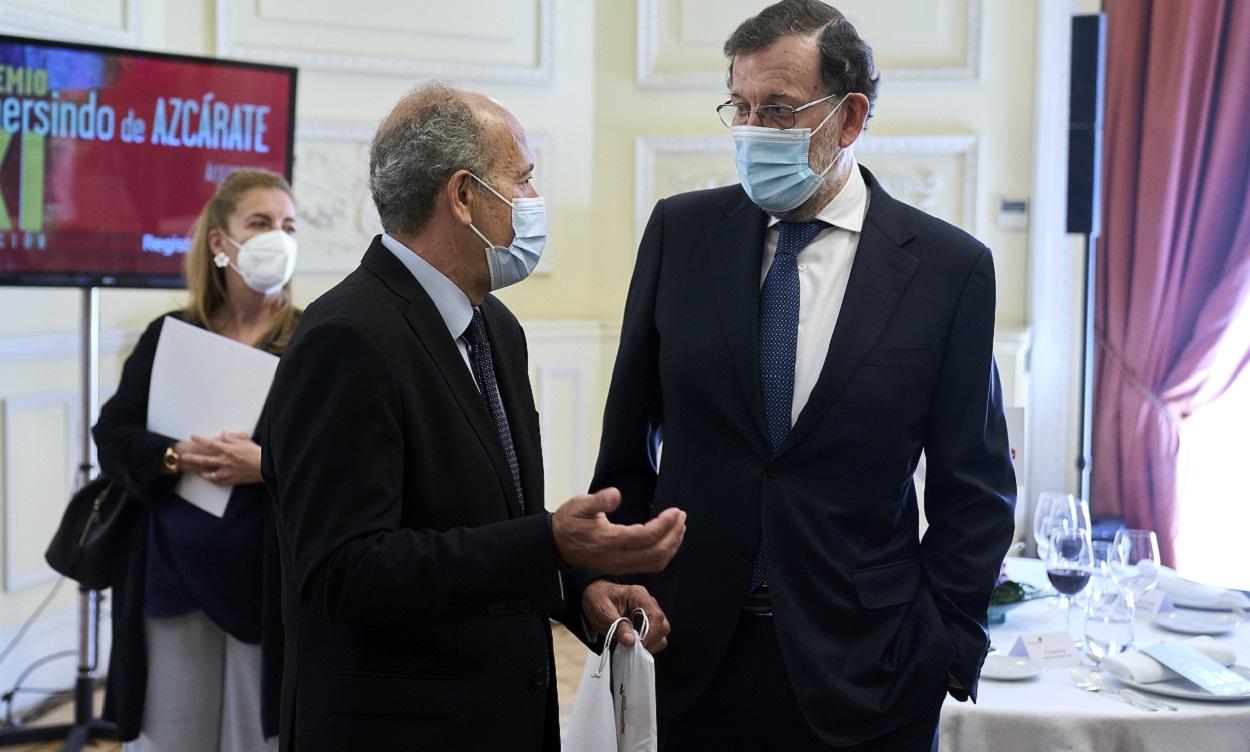 El expresidente del Gobierno Mariano Rajoy junto al ministro de Justicia, Juan Carlos Campos Moreno, XI Edición de los Premios Gumersindo Azcárate. EP