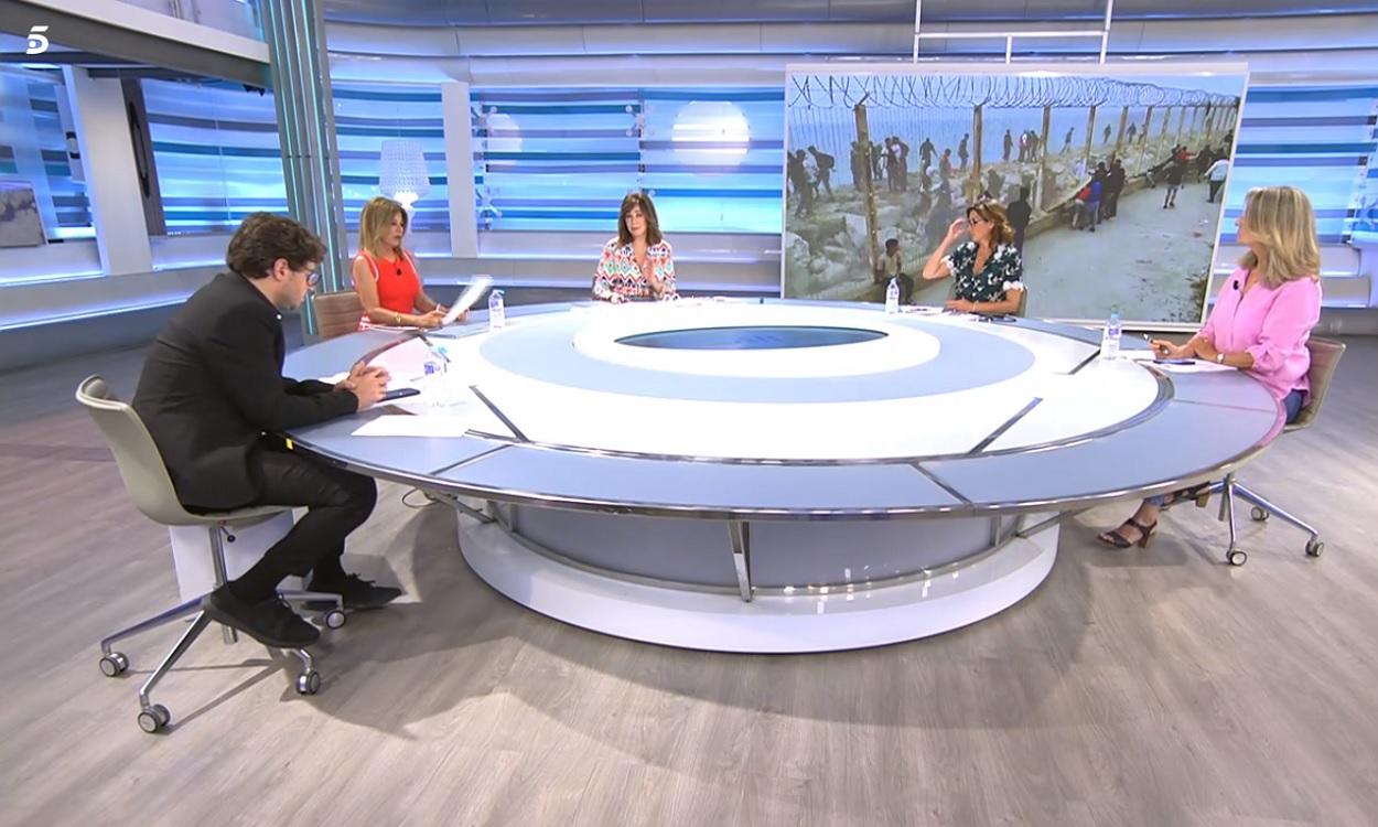 Ana Rosa Quintana presentando su programa en Telecinco. Mediaset