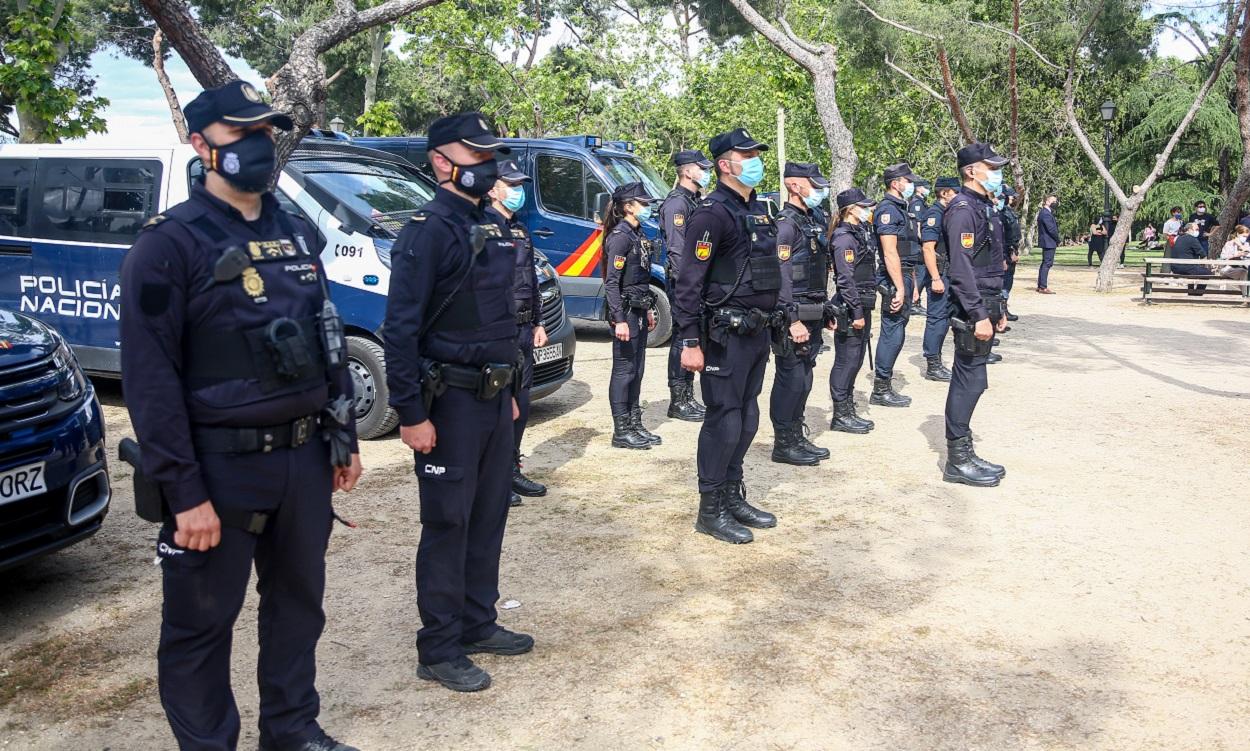 Al menos 18 policías imputados por la 'patada en la puerta' en fiestas del estado de alarma