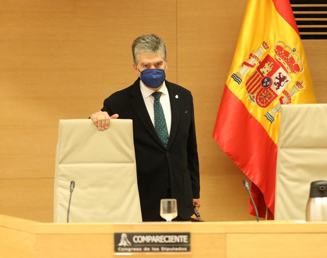 El ex director general de la Policía Ignacio Cosidó Gutiérrez a su llegada a la Comisión de Investigación sobre la utilización de medios de Interior para favorecer al PP
