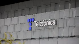 Sede de Telefónica con el nuevo logo. Europa Press