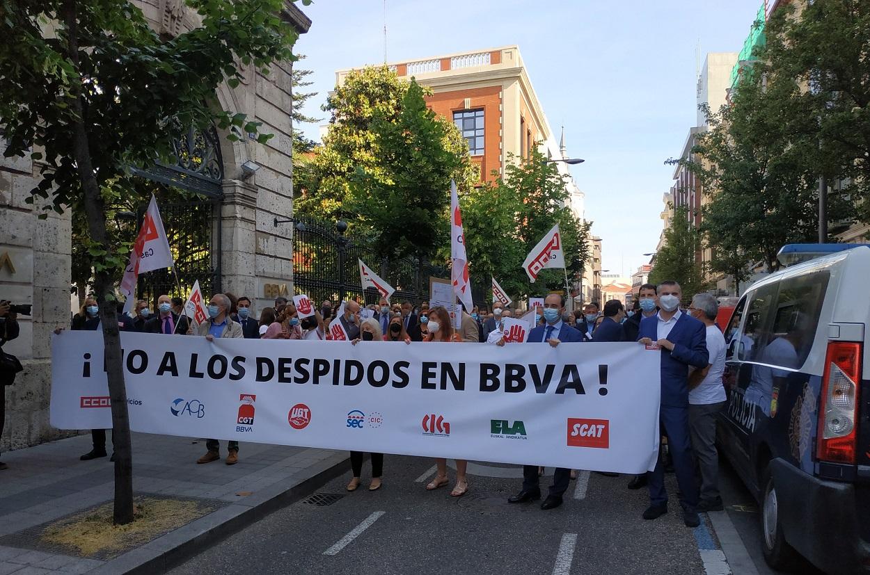 Concentración contra los despidos en BBVA. Europa Press