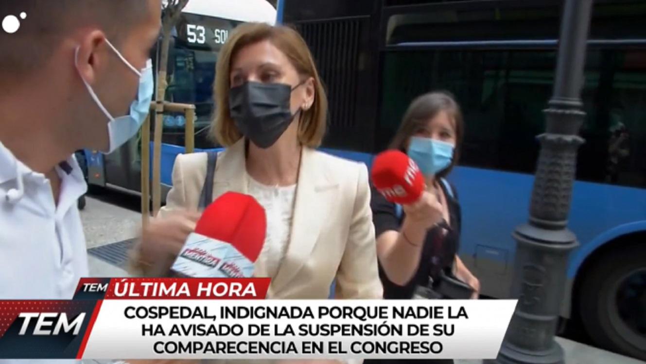 María Dolores de Cospedal se enfrenta a un reportero de 'Todo es mentira'