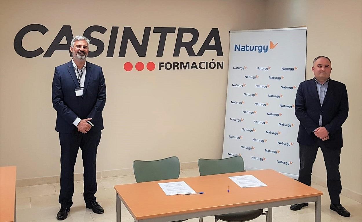 Alberto Fariza, responsable de Proyectos de Movilidad de Naturgy, y  Francisco Javier Alvarez Rodriguez, presidente de Casintra