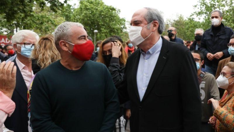 El presentador Jorge Javier Vázquez (i) y el candidato socialista a la Presidencia de la Comunidad de Madrid, Ángel Gabilondo