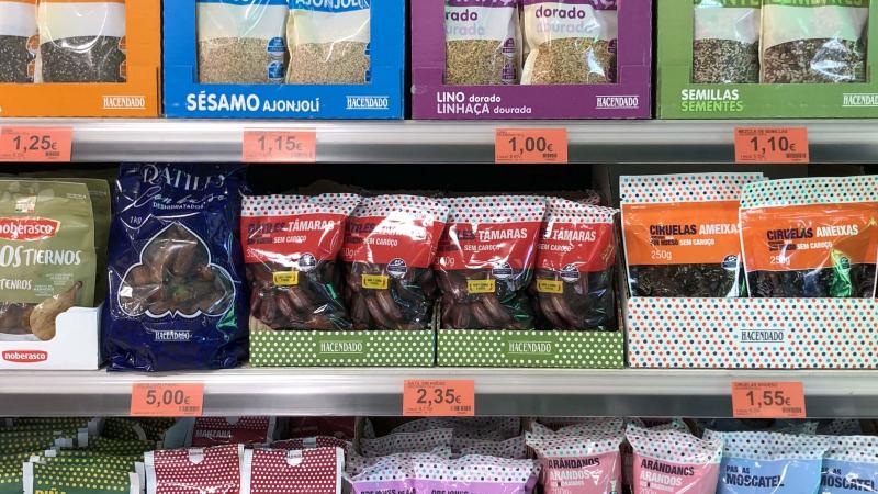 Dátiles Sin Hueso de la marca Hacendado en un supermercado de Mercadona