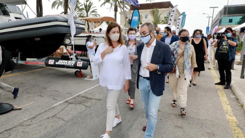 La presidenta de Baleares, Francina Armengol, y el vicepresidente, Juan Pedro Yllanes, en la Palma International Boat Show. EP