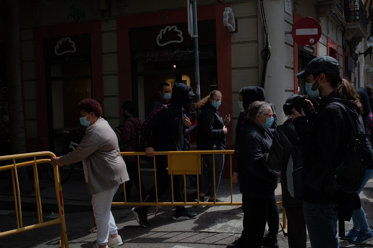 Más de 100 personas paran dos desahucios en el el Raval y el Poble Sec (Barcelona). Europa Press