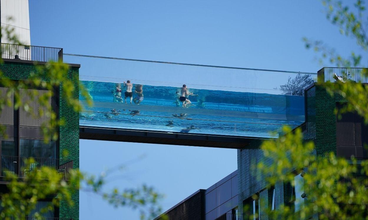 La primera piscina flotante del mundo está en Londres y es la más discriminatoria.