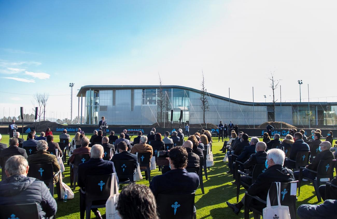 Imagen de Núñez Feijóo durante la inauguración de la nueva ciudad deportiva del Celta en noviembre de 2020 que ahora queda más que entredicho (Foto: Europa Press).