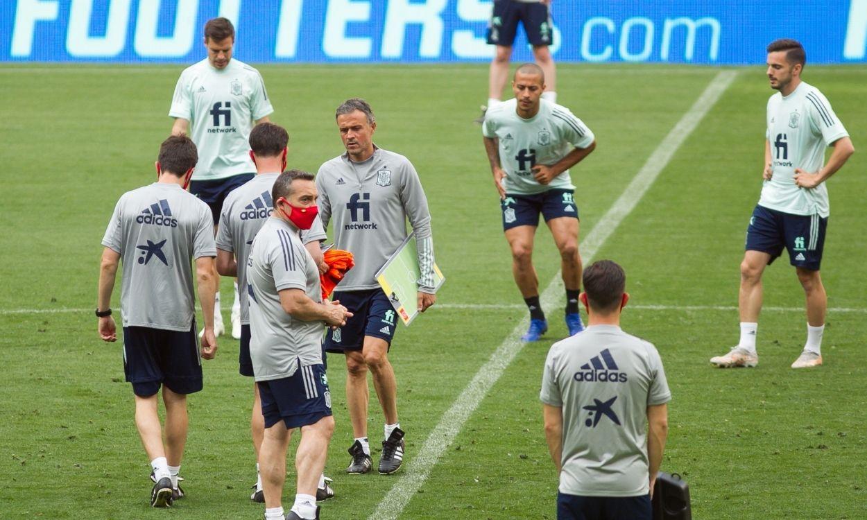 ENCUESTA ¿Te parece justo que se vacune a los futbolistas de la Selección antes de que sea su turno