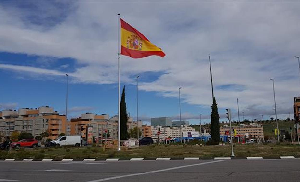 Denuncian la corrupción en la colocación de banderas en Madrid