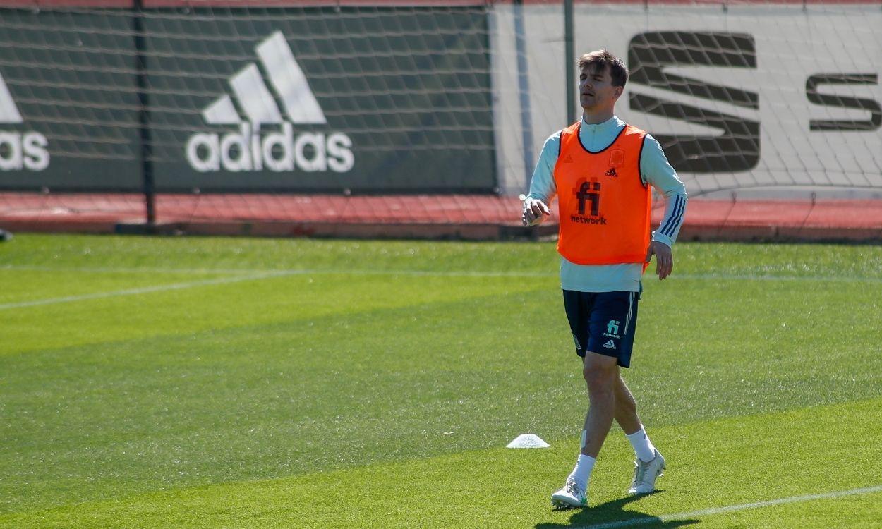 El futbolista del Leeds, Diego Llorente, durante una concentración de la Selección en Las Rozas. EP. 