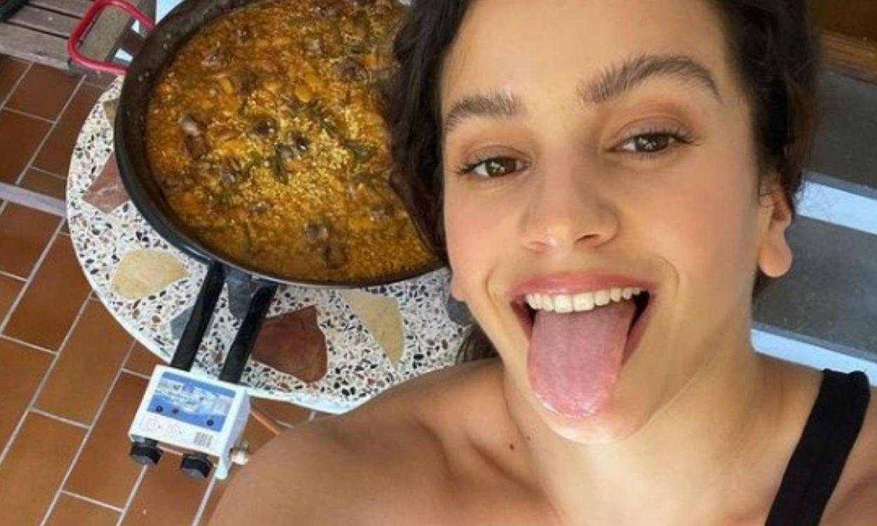 Rosalía cocina una paella   Instagram Rosalía