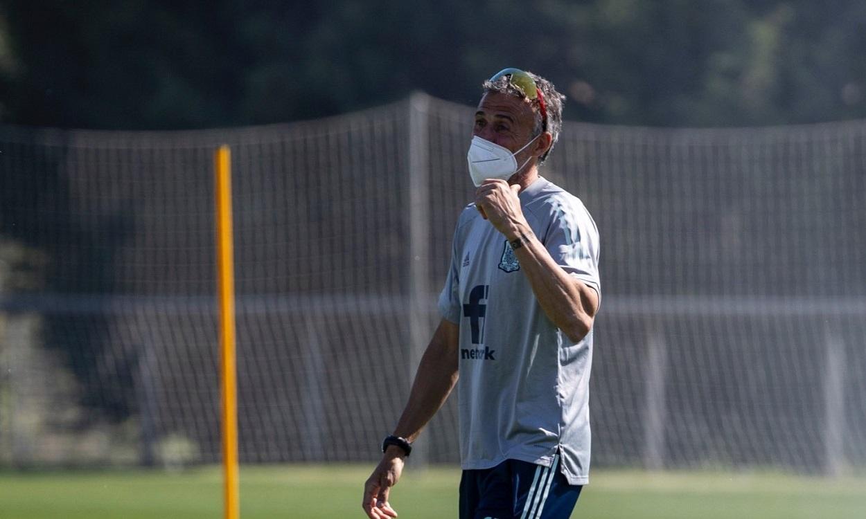 El seleccionador de España, Luis Enrique, durante un entrenamiento. EP