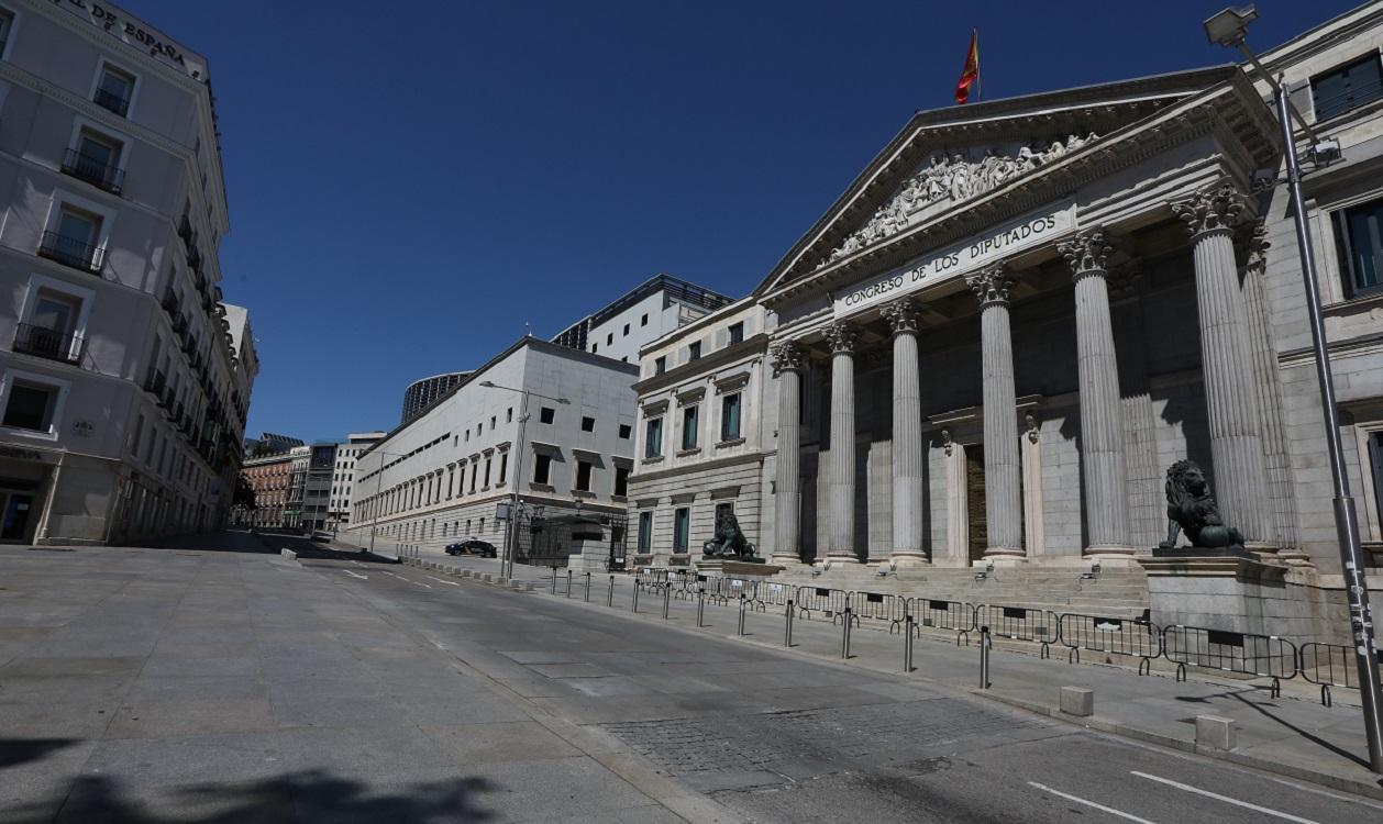 Crece ''hasta niveles de intolerancia'' la hostilidad entre los votantes. En la imagen, las inmediaciones del Congreso. EP