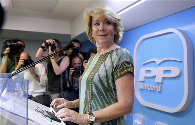 Aguirre vuelve a 'ABC' para seguir insultando a Carmena... ¿a 3 euros por palabra?