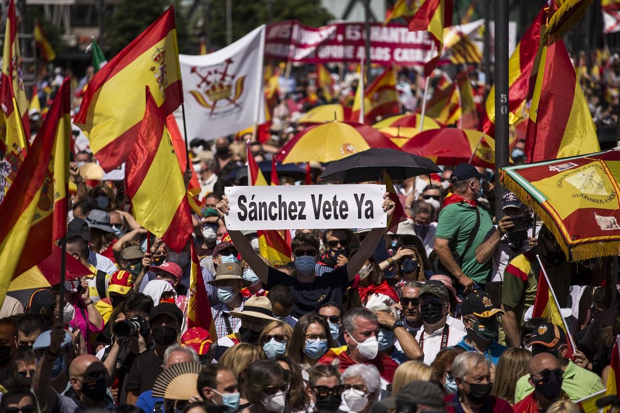 Pancarta en la manifestación de Colón contra los indultos de los presos del procés. EP