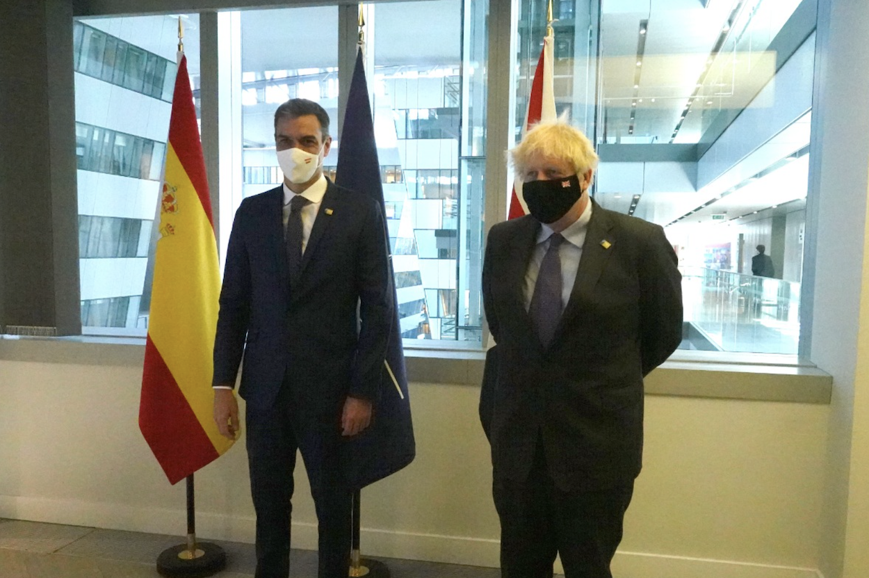 Pedro Sánchez junto a Boris Johnson