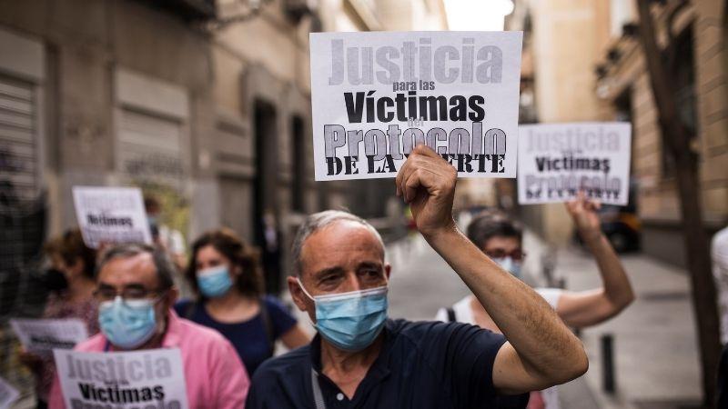 Manifestación en Madrid contra la gestión de Ayuso en los geriátricos durante la pandemia. EP